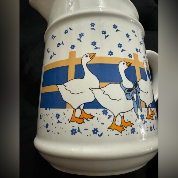 VTG Duck Geese Pitcher Ceramic MCM 80s Kitchen Blue Flower Bow Country Farmhouse - Picture 2 of 9